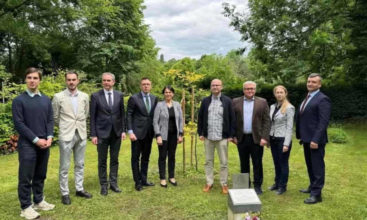 Šveicarijoje gyvenantys lietuviai informuoti apie jų prievolę Lietuvai, kai priešas puls