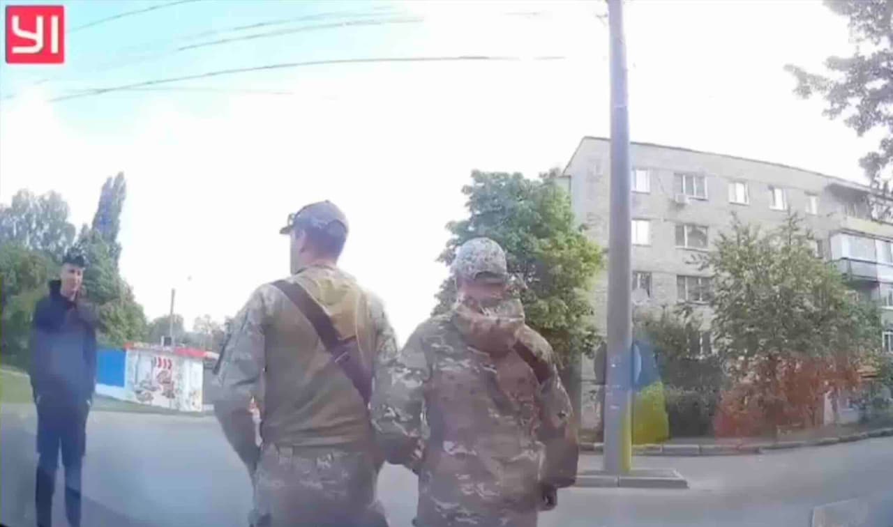 Nesąžiningas ukrainietis paspruko, tačiau su sudaužytu automobilio stiklu