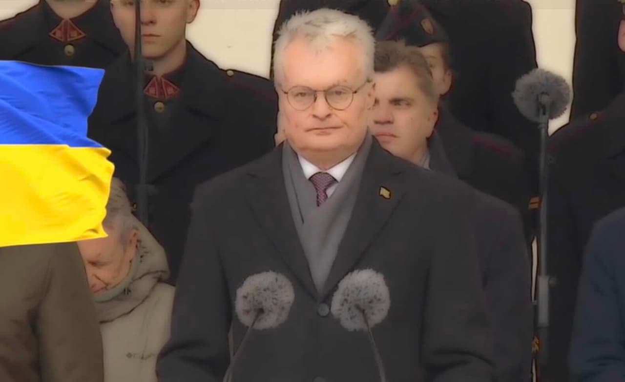 Minint kariuomenė dieną, Nausėda dar kartą paragino ruoštis karui, jei norime taikos