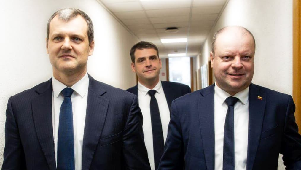 Jūs tik pasižiūrėkite, ką stumia trys gražuoliai – Skvernelis su Palucku ir Žemaitaičiu