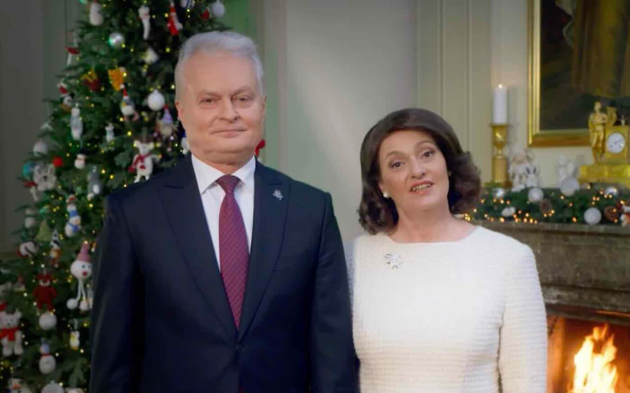 Pirmoji valstybės ponia ir jos sutuoktinis pasveikino šalies žmonės šv. Kalėdų proga