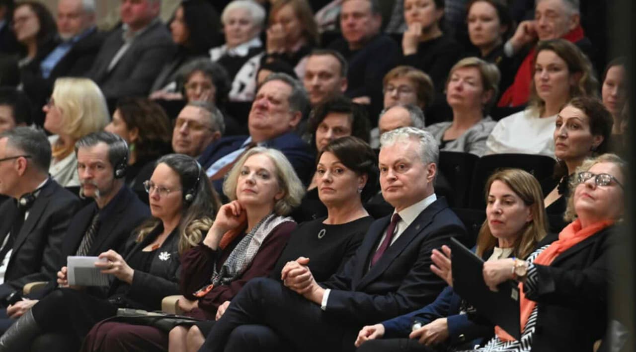 Minint Holokausto dieną, Nausėda priminė ir dabar Rusijos vykdomus žiaurius nusikaltimus prieš Ukrainą