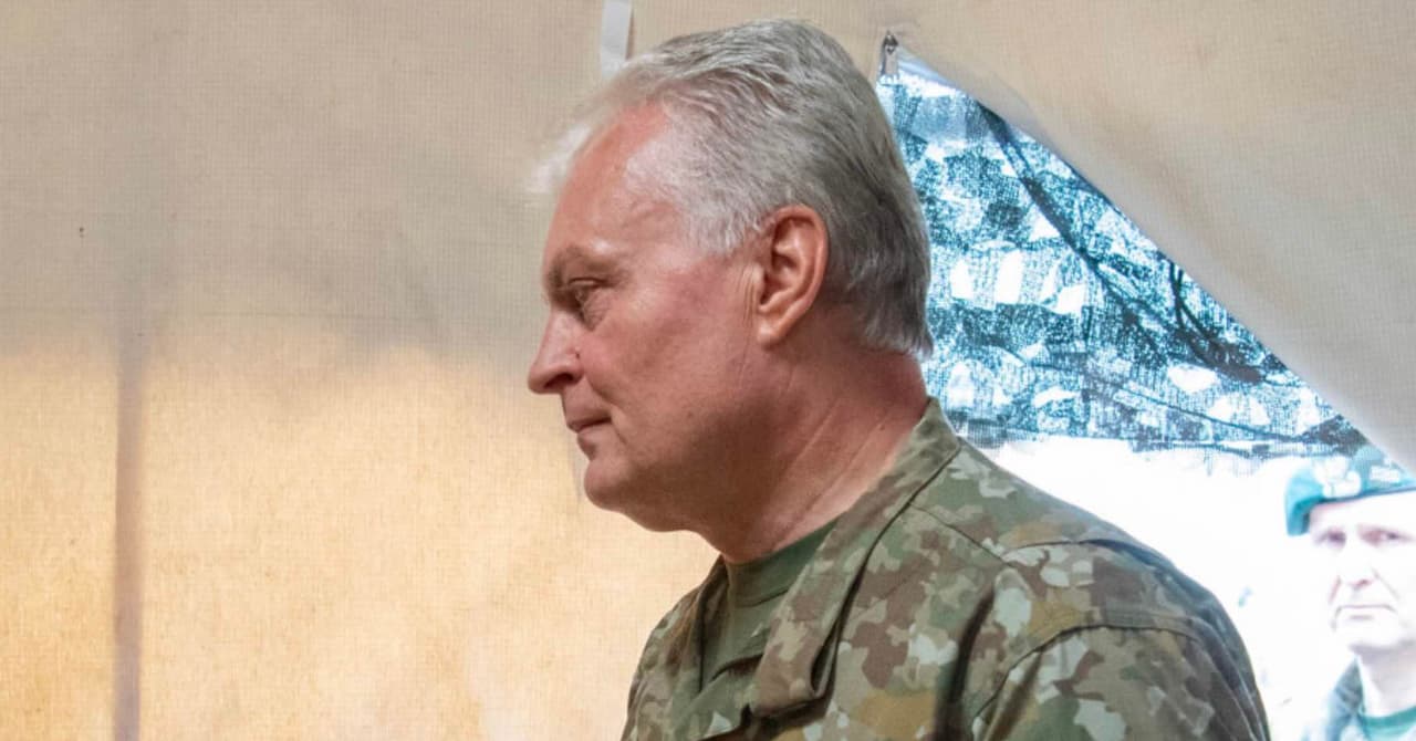 Nausėda prabilo apie galimybę Vaitkui atsiklaupti prieš Putiną