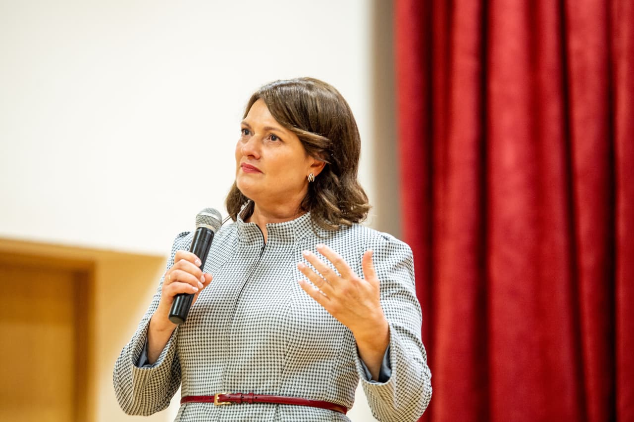 Nausėdienė su darbo vizitu lankėsi Šalčininkų rajono viešojoje bibliotekoje