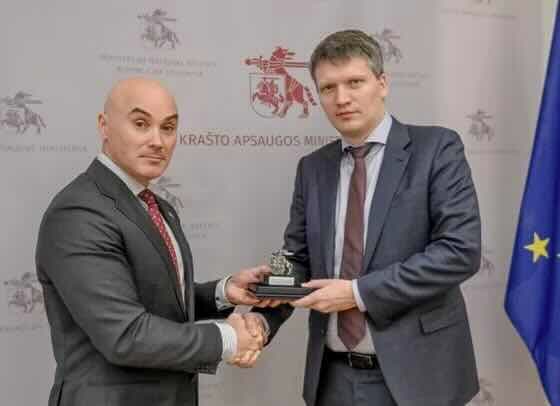 Stiprinamas dvišalis bendradarbiavimas gynybos pramonėje