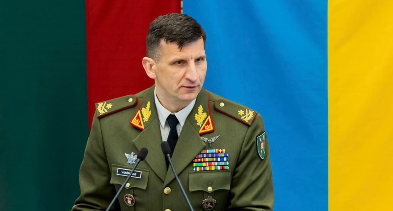 Kariuomenės vadas Raimundas Vaikšnoras pranešė Didžiąją žinią Lietuvos gyventojams