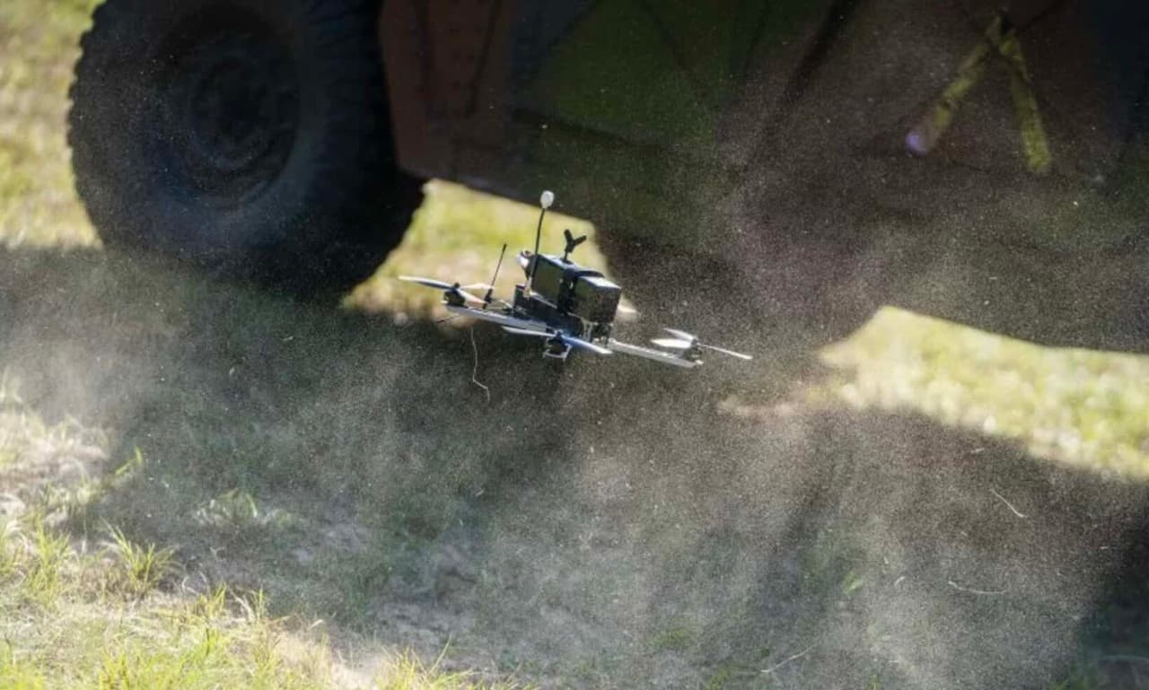 Stiprinami Rusijos atgrasymo pajėgumai – perkamos prieštankinės minos ir FPV dronų užtaisai