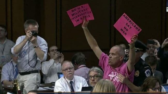 CODEPINK aktyvistai protestuoja JAV Senate