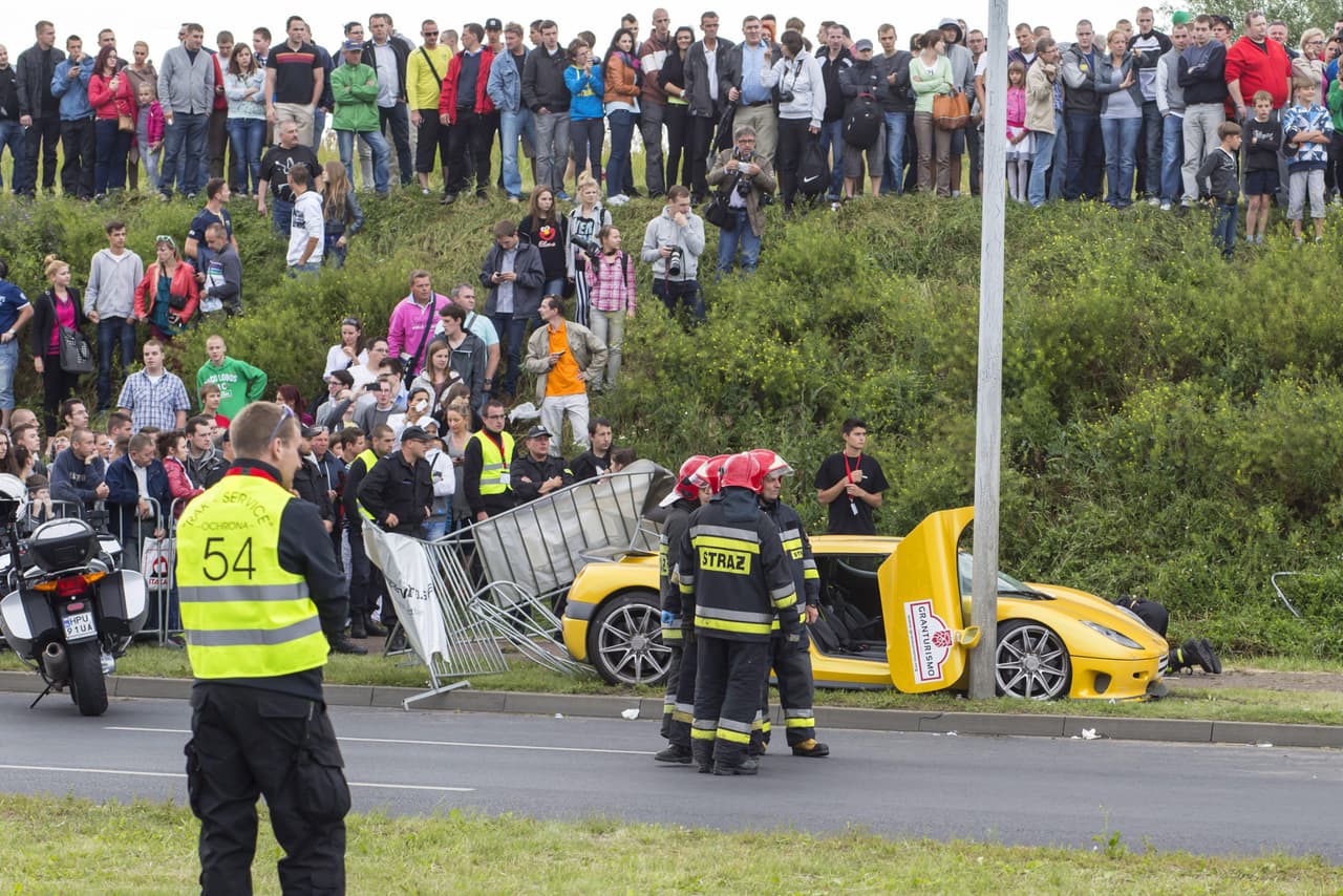 Lenkijoje per automobilių šou įvyko avarija, sužeista 17 žmonių. EPA-Eltos nuotr.