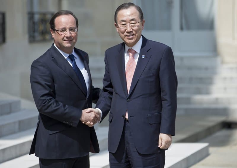 Pan Gi Munas ir F. Hollande\'as