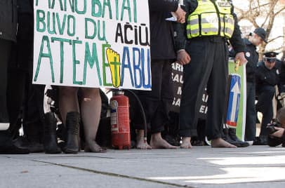 Užsienio svečius pasitiks basi pareigūnai