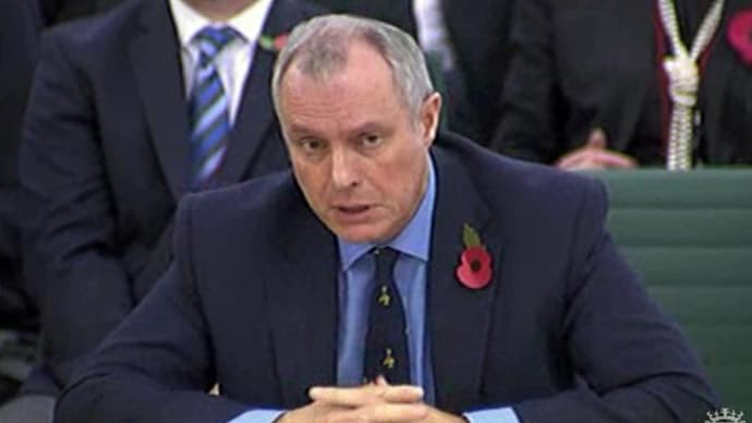 GCHQ direktorius seras Iainas Lobbanas apklausos britų parlamente metu