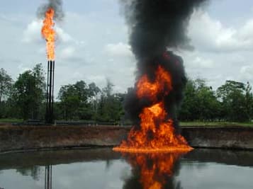 Nepaisant protestų, Lietuvoje „Chevron“ pripažinta konkurso nugalėtoja. Nuotr. chevrontoxico.com