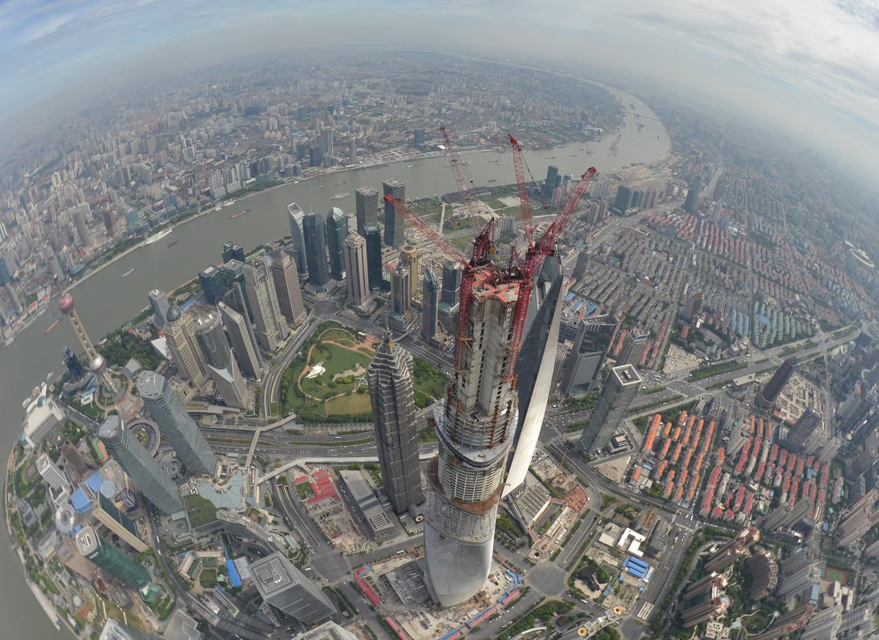 Kinijos dangoraižis „Shanghai Tower“. EPA-ELTA nuotr.