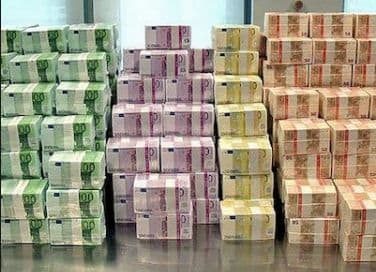 Graikijos turtuoliai nuo finansų krizės pradžios išvežė iš šalies 54 milijardus eurų