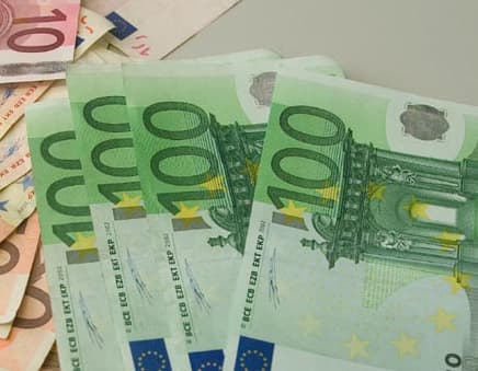 Ministras: „Prancūzija nori, kad ECB susilpnintų eurą“