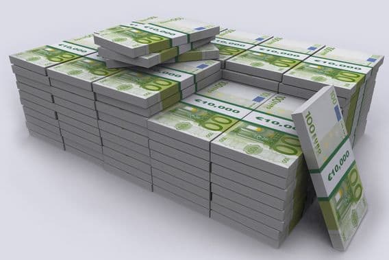 Ukrainos muitininkai visureigyje iš Rusijos rado valiutos, kurios vertė daugiau kaip keturi milijonai eurų
