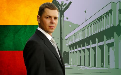 „Esu buvęs darbininku, buvau ir verslininku – darbdaviu. Esu nemažai dalykų patobulinęs ir kai ką išradęs. Teko gyventi ir skurde, ir vidutiniškai, ir prabangoje. Skursti yra tikrai blogai, bet dideli pinigai laimės taip pat neatneša. Mano manymu, žmogus turėtu gyventi oriai ir gauti atitinkamas pajamas. Žmonių problemas žinau ne paviršutiniškai, o iš vidaus, su daugeliu jų buvau pats susidūręs.”, – teigia M. Filipavičius.