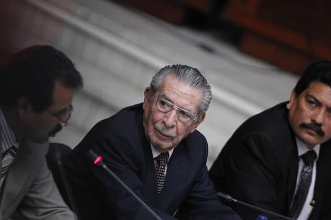 José Efraínas Ríosas Monttas (viduryje)