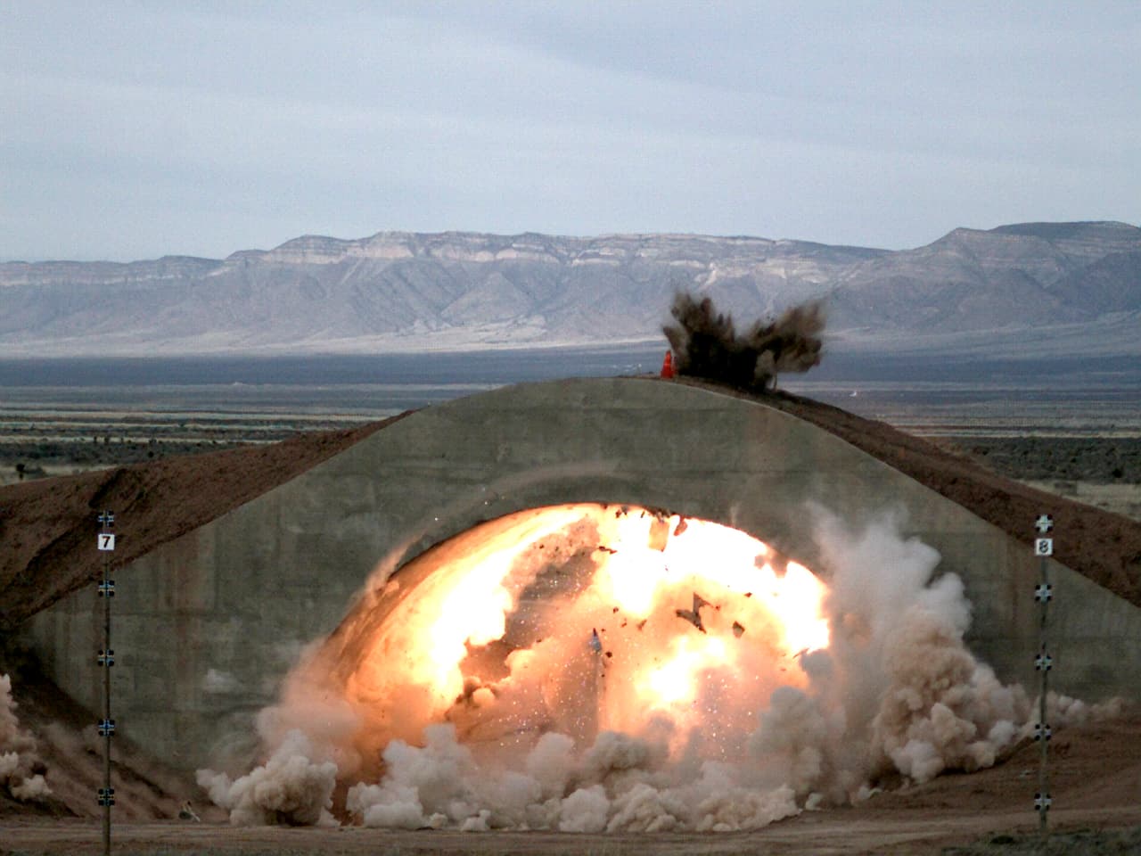 Taip atrodo GBU-39 tipo bombos sprogimas