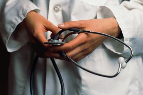 Už valstybės lėšas profesiją įgijusius gydytojus skirs ten, kur trūksta medikų