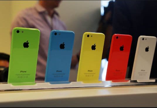 „Apple“ išmaniųjų telefonų „iPhone 5C“ gamyba vėl sumažinta