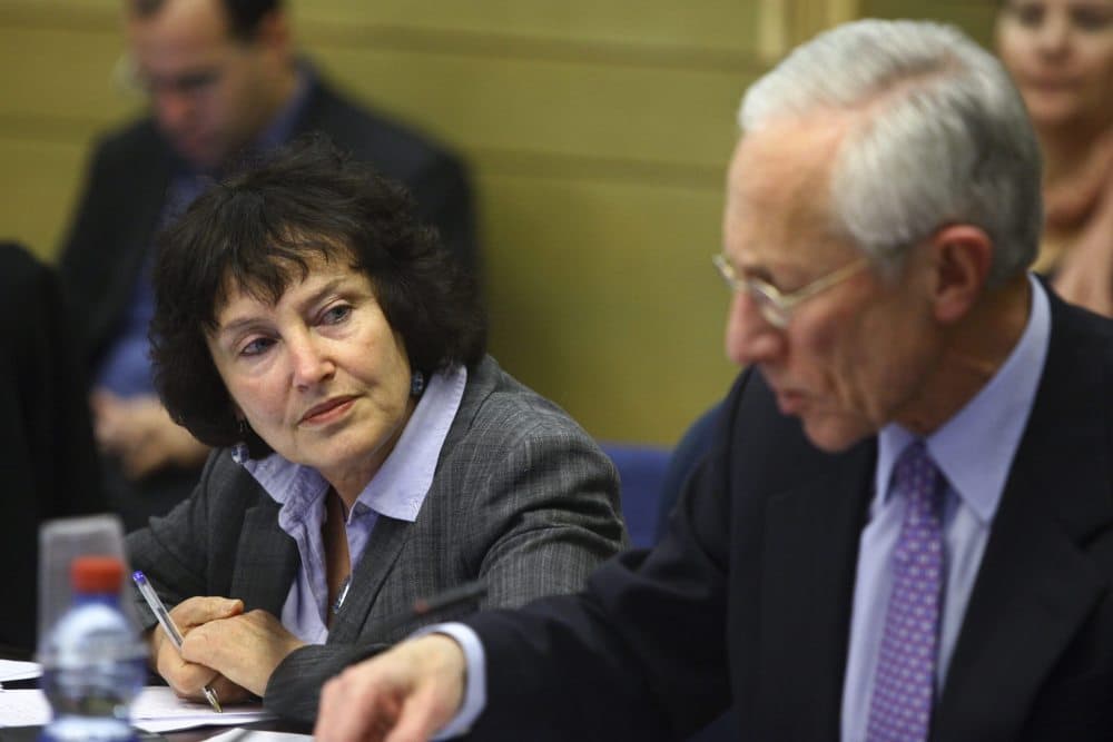 Karnit Flug (kairėje) ir Stanley Fischeris. EPA-Eltos nuotr.