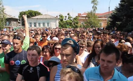 Nesankcionuotas mitingas Saratovo srities Pugačiovo mieste. Stop kadras iš youtube.com