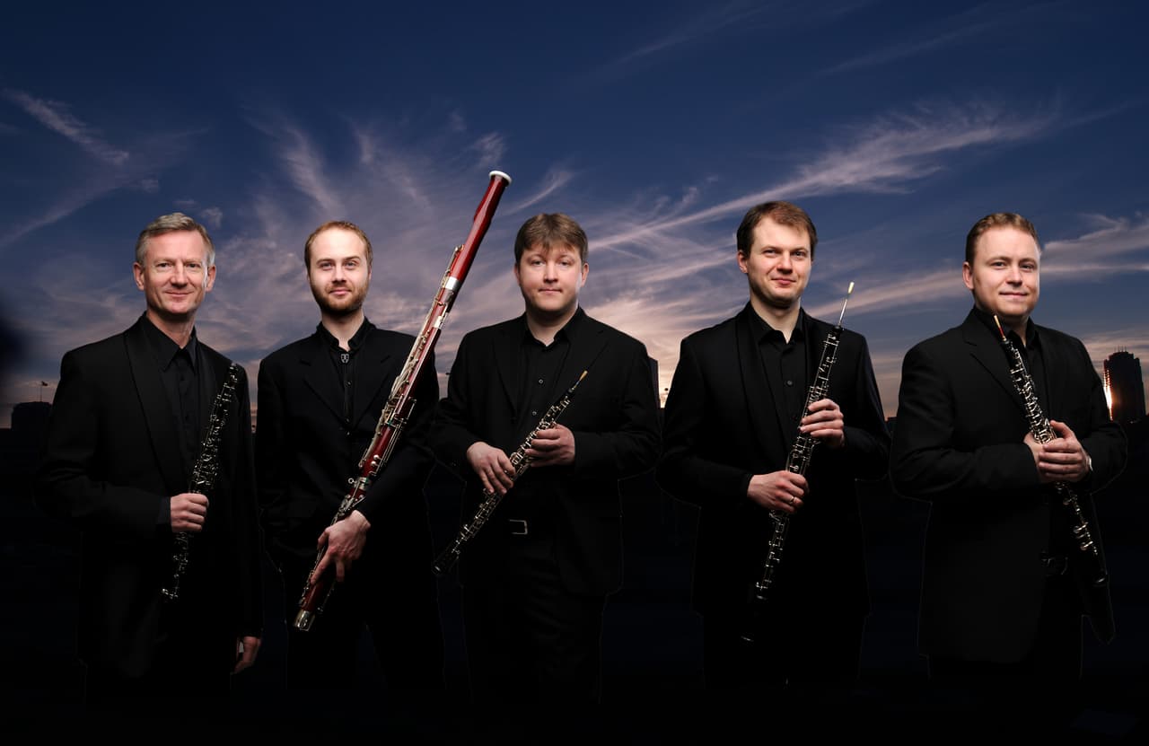 Lietuvos obojininkų kvintetas: Eugenijus Paškevičius (meilės obojus), Arūnas Zujus (fagotas), Robertas Beinaris (obojus), Petras Kuraitis (anglų ragas), Tomas Bieliauskas (obojus).