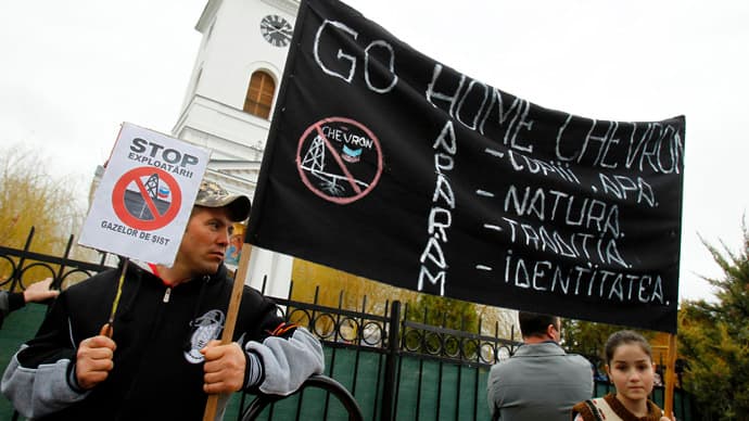 Protestas prieš „Chevron“ Barlade, esančiame už 266 km nuo Bukarešto. 2013 m. balandžio 4 d.