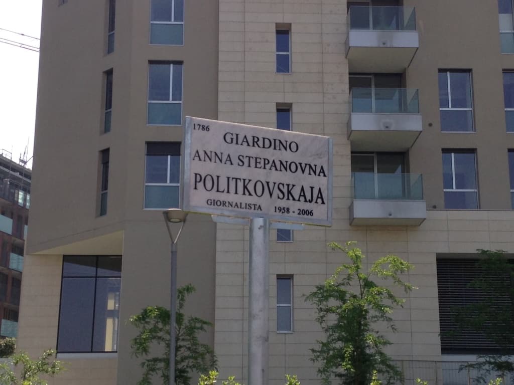 A. Politkovskajos vardu pavadintas parkas pačiame Milano centre, prestižiniame kvartale Porta Nuova.