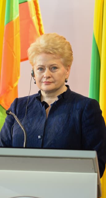 Prezidentei D. Grybauskaitei signataras Z. Vaišvila džiaugsmo suteikia labai mažai. Nuotr. prezidentas.lt
