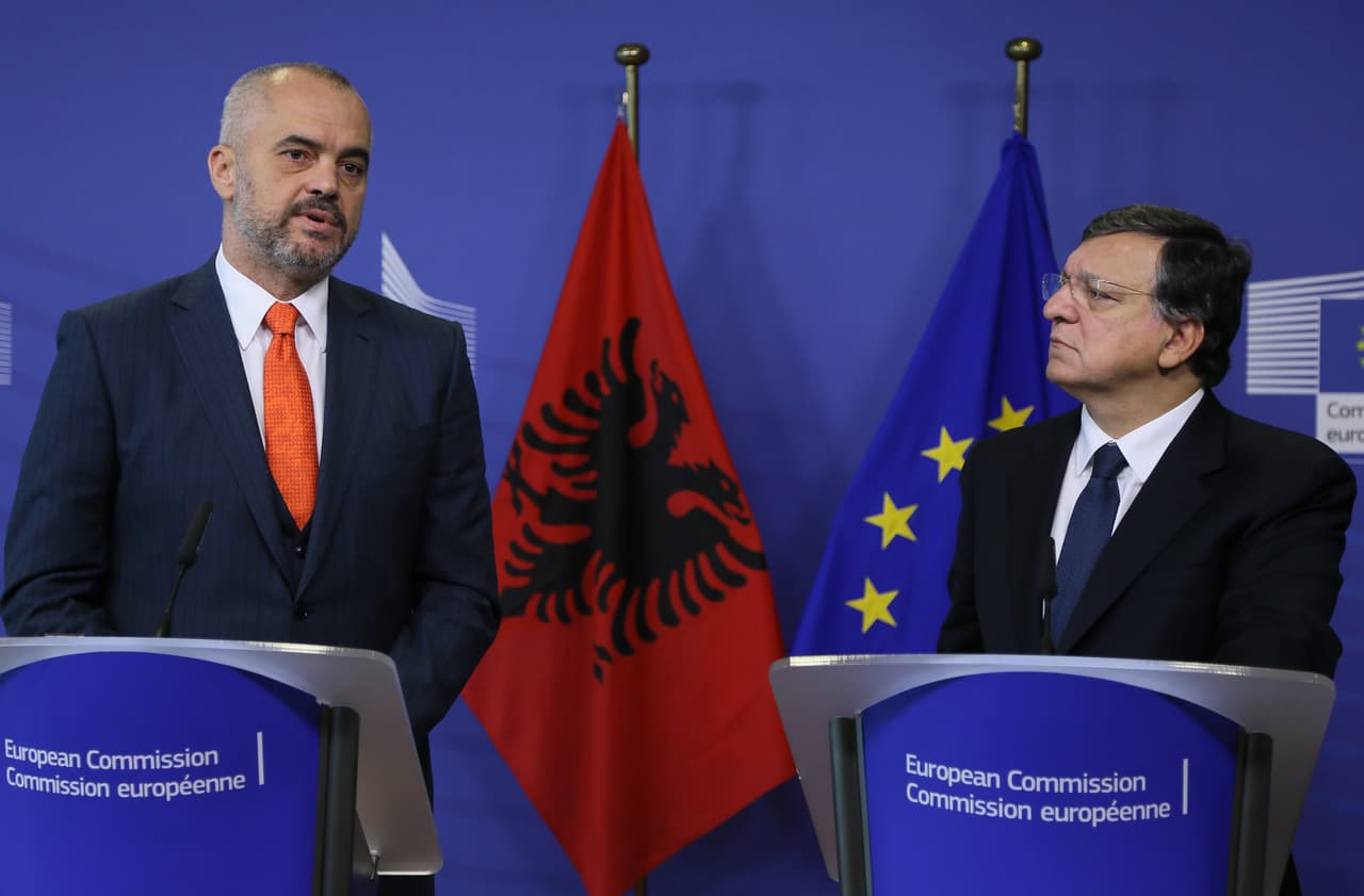Albanijos ministras pirmininkas Edis Rama ir Europos Komisijos pirmininkas Žozė Manuelis Barozas. EPA-ELTA nuotr.