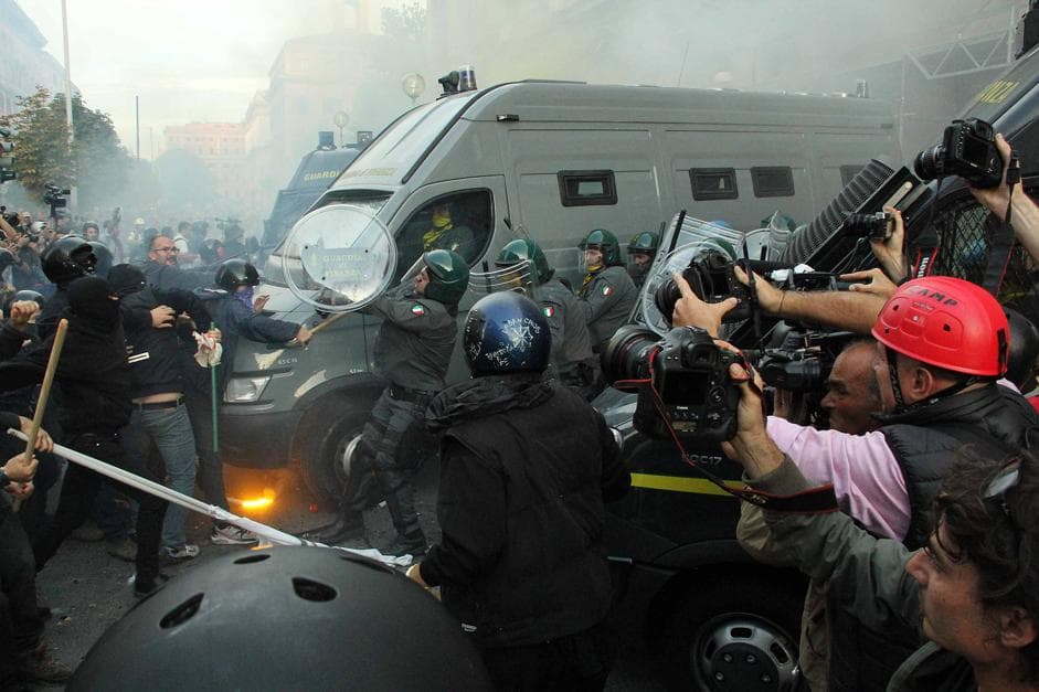 Akimirkos iš riaušių Romoje. Nuotr. corriere.it