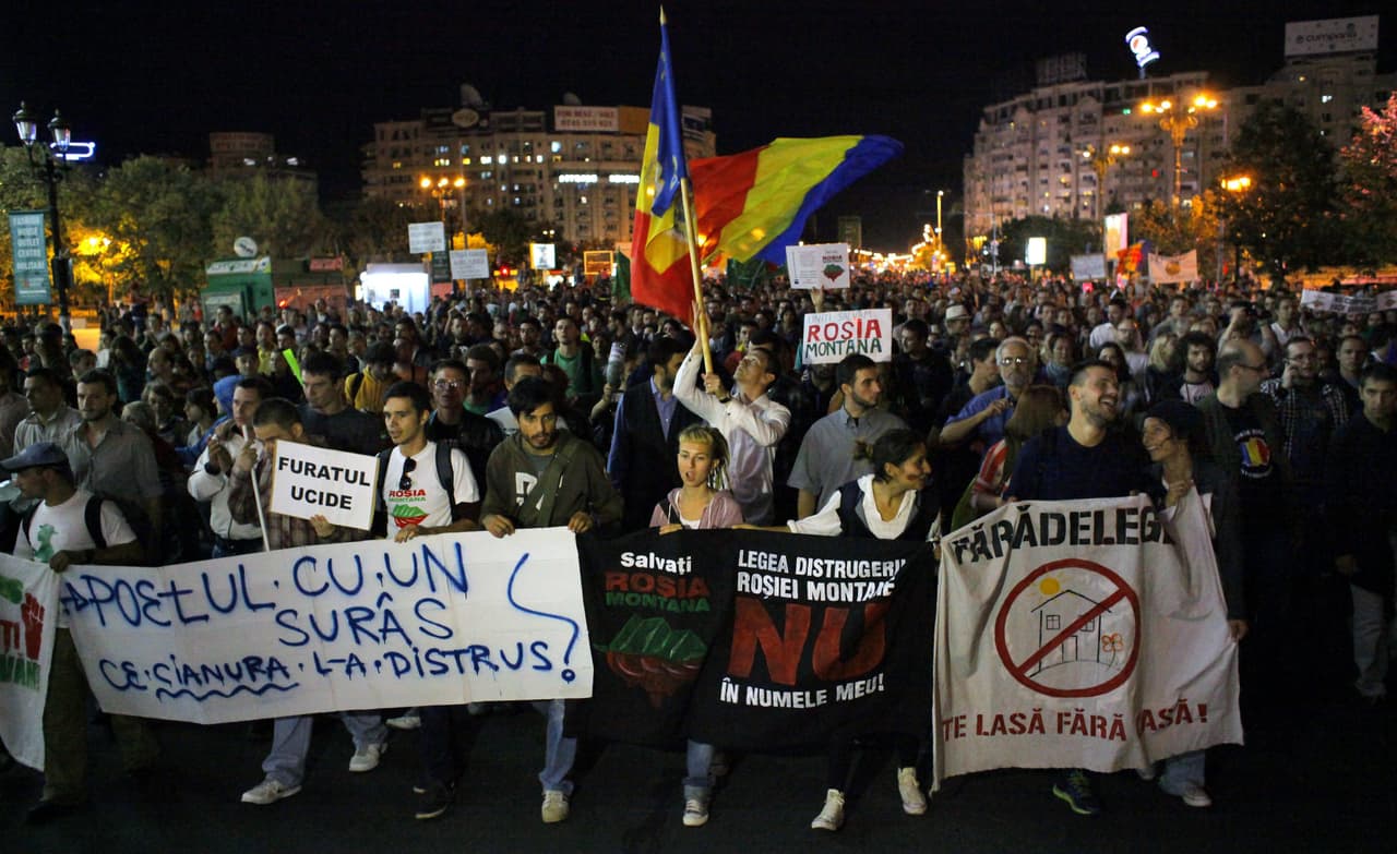 Dešimtys tūkstančių rumunų protestavo prieš aukso gavybos projektą. EPA-ELTA nuotr.
