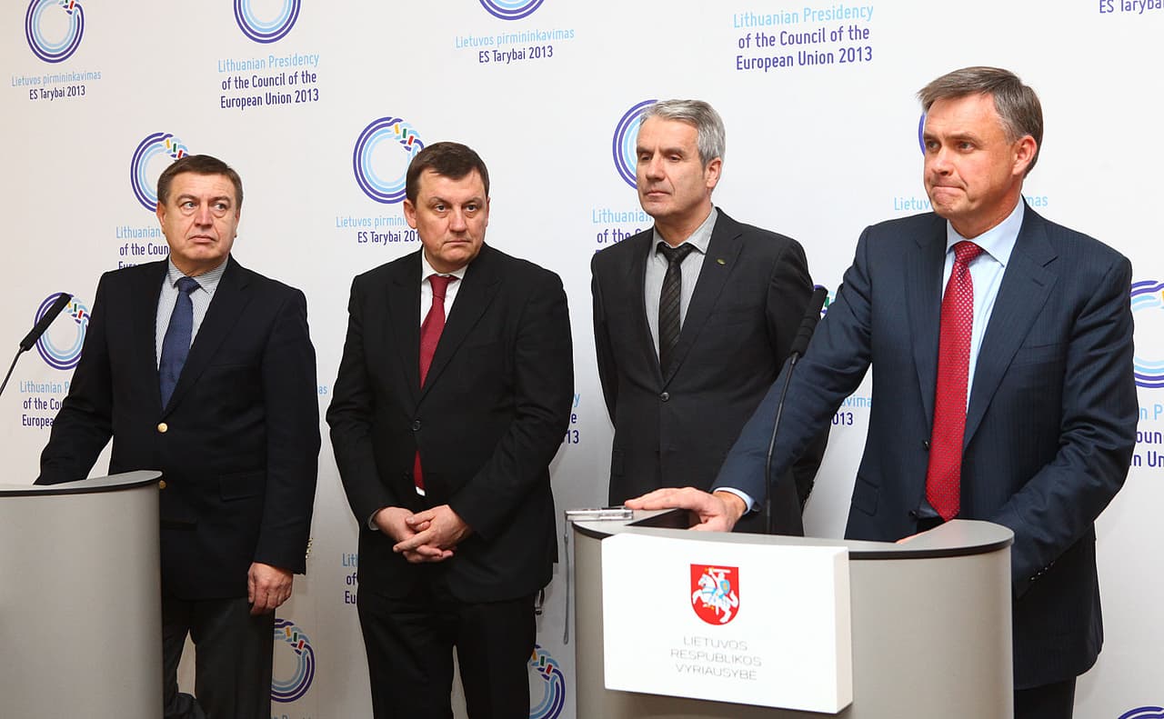 Lietuvos prekybos, pramonės ir amatų rūmų asociacijos prezidentas Rimantas Stankevičius, R. Valiūnas, Verslo darbdavių konfederacijos vadovas Danas Arlauskas, R. Dargis. Dainiaus Labučio (ELTA) nuotr.