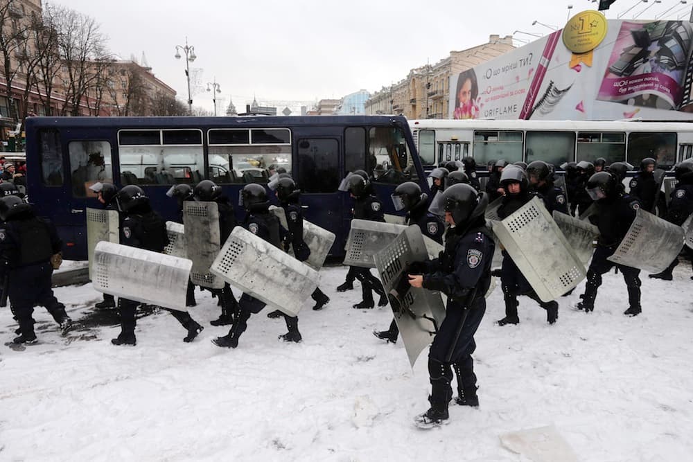 Ukrainos vidaus kariuomenė teigia negavusi įsakymo išvaikyti opozicijos šalininkus. EPA-Eltos nuotr.