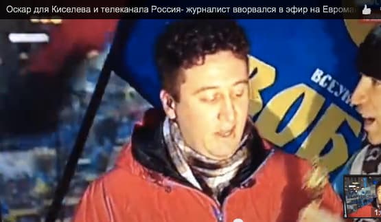 Ukrainos žurnalistas tiesioginiame eteryje įteikė Rusijos televizijai „Oskarą“ „už melą ir nesąmones“ (video)