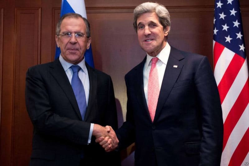Rusijos užsienio reikalų ministras Sergejus Lavrovas ir JAV valstybės sekretorius Johnas Kerry